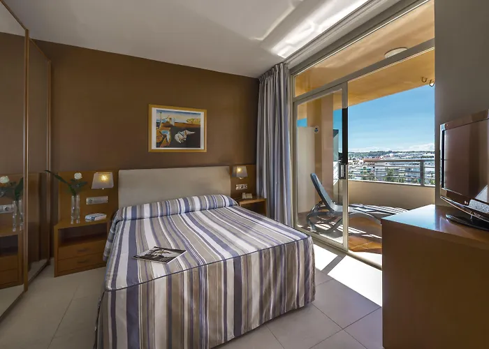 Отель 4r Gran Regina Салоу