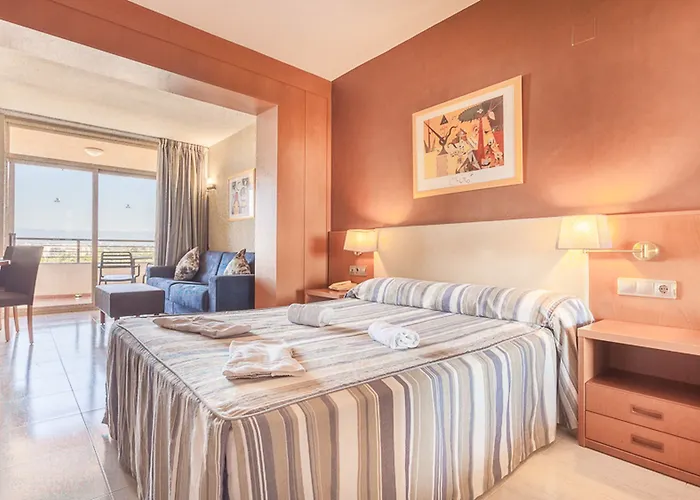 Отель 4r Gran Regina Салоу